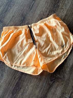 Nike Dri-FIT Women's Running Shorts with Back Zip Pocket Peach Size L